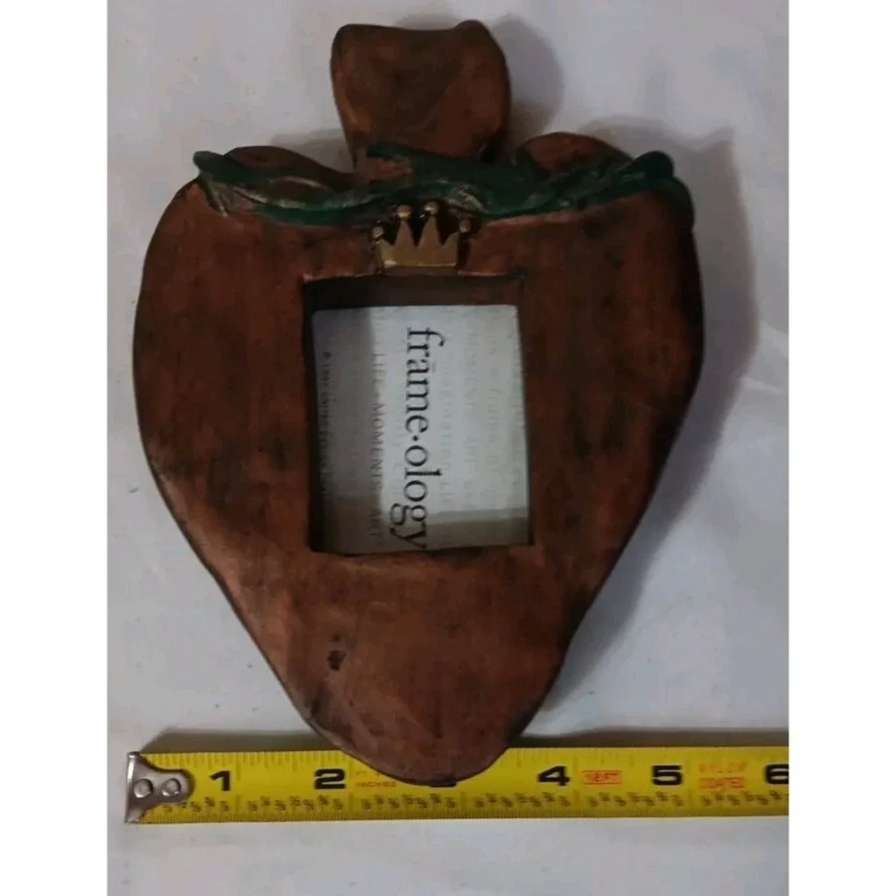 Frameology Sacred Heart Frame 7 Inch Copper Color Crown Vine 1998‎ READ